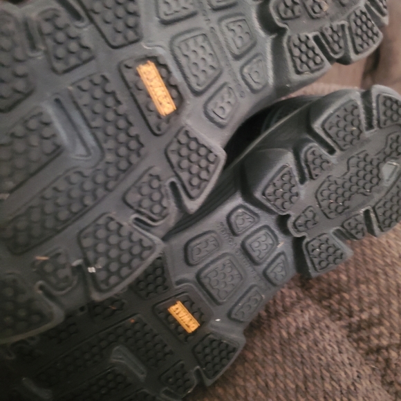 Dewalt Aluminum Toe Work Shoes - Picture 8 of 8